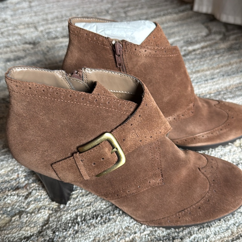 NIB Aerosoles Mentor ankle boots.